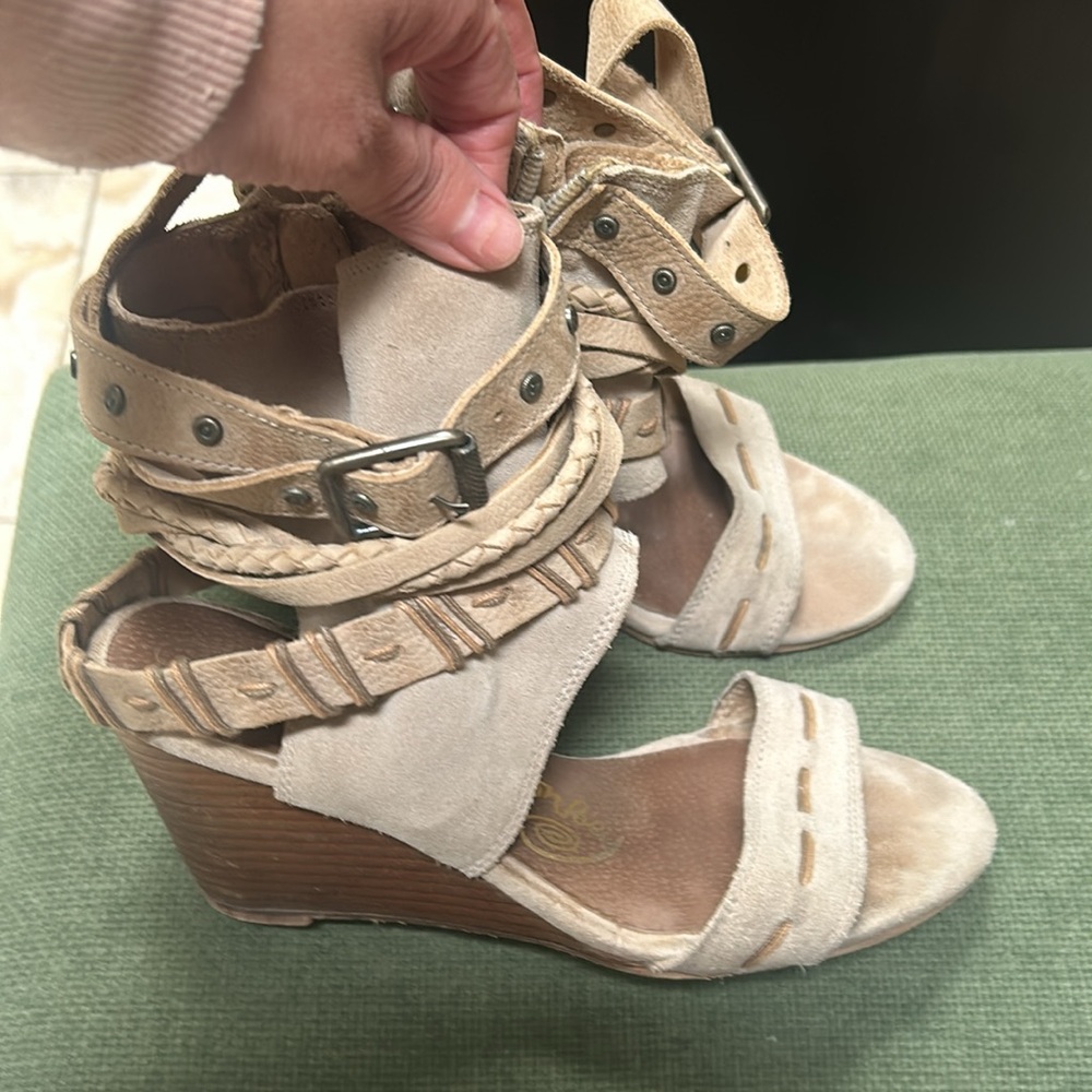 Naughty monkey boho wedge 6.5